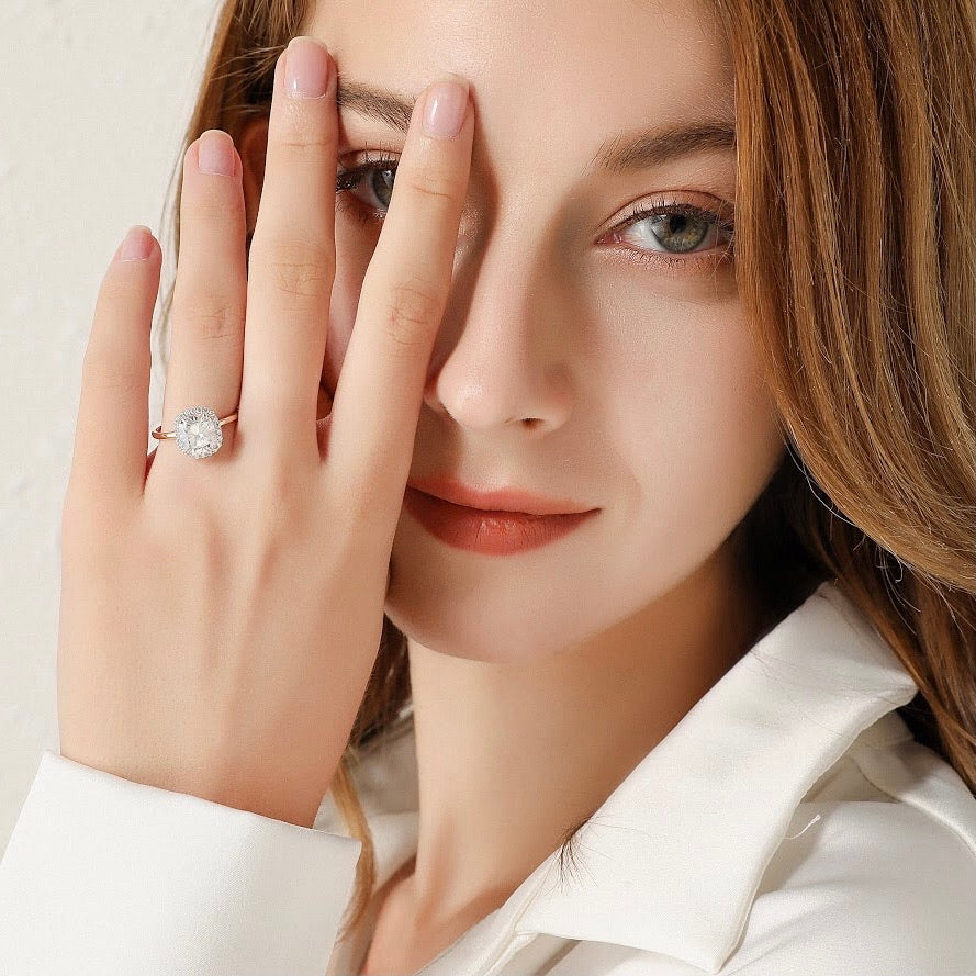 クッションカットの婚約指輪 – Brillar